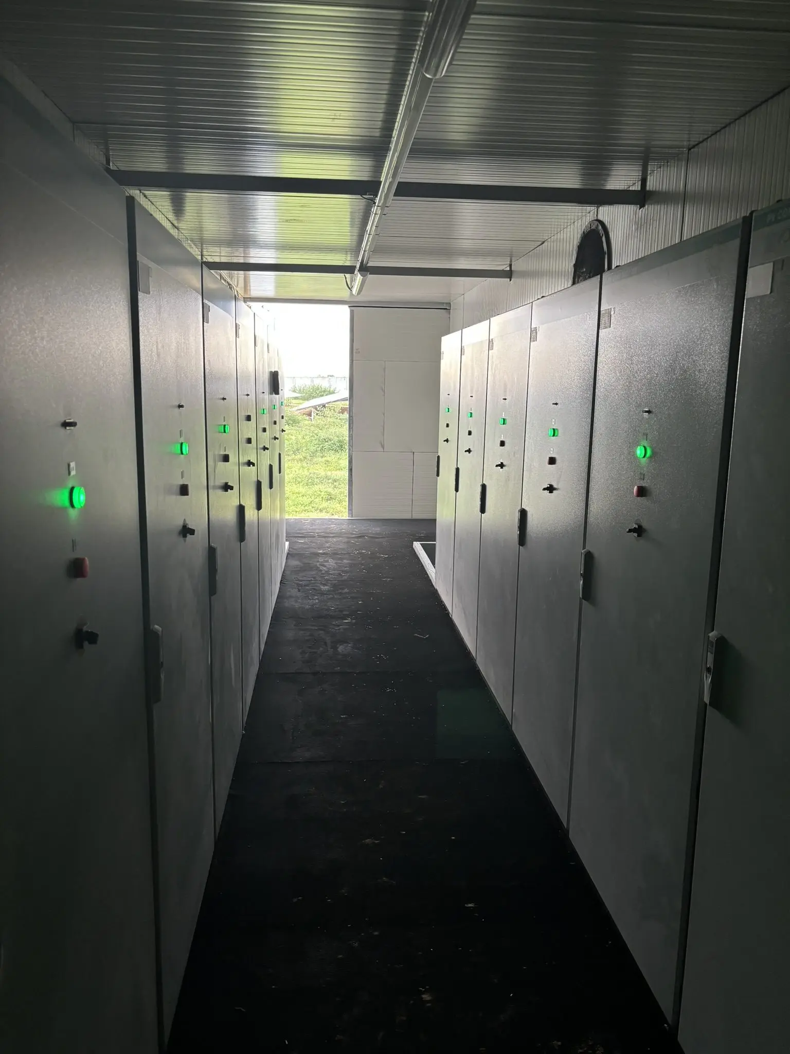Battery energy storage cabinets with status lights in a battery room